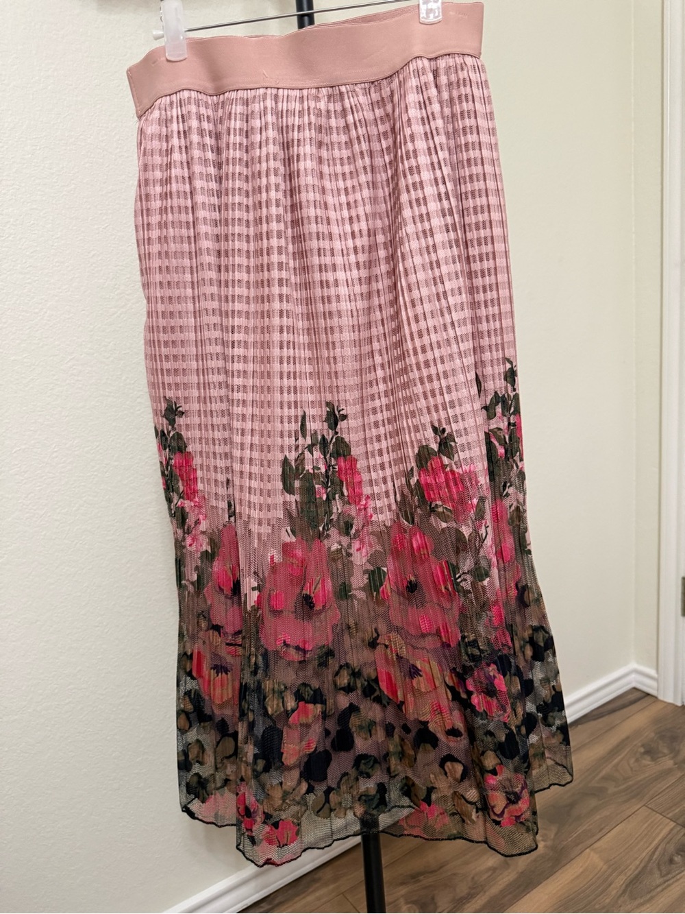 Delicate Pink Floral Midi Skirt